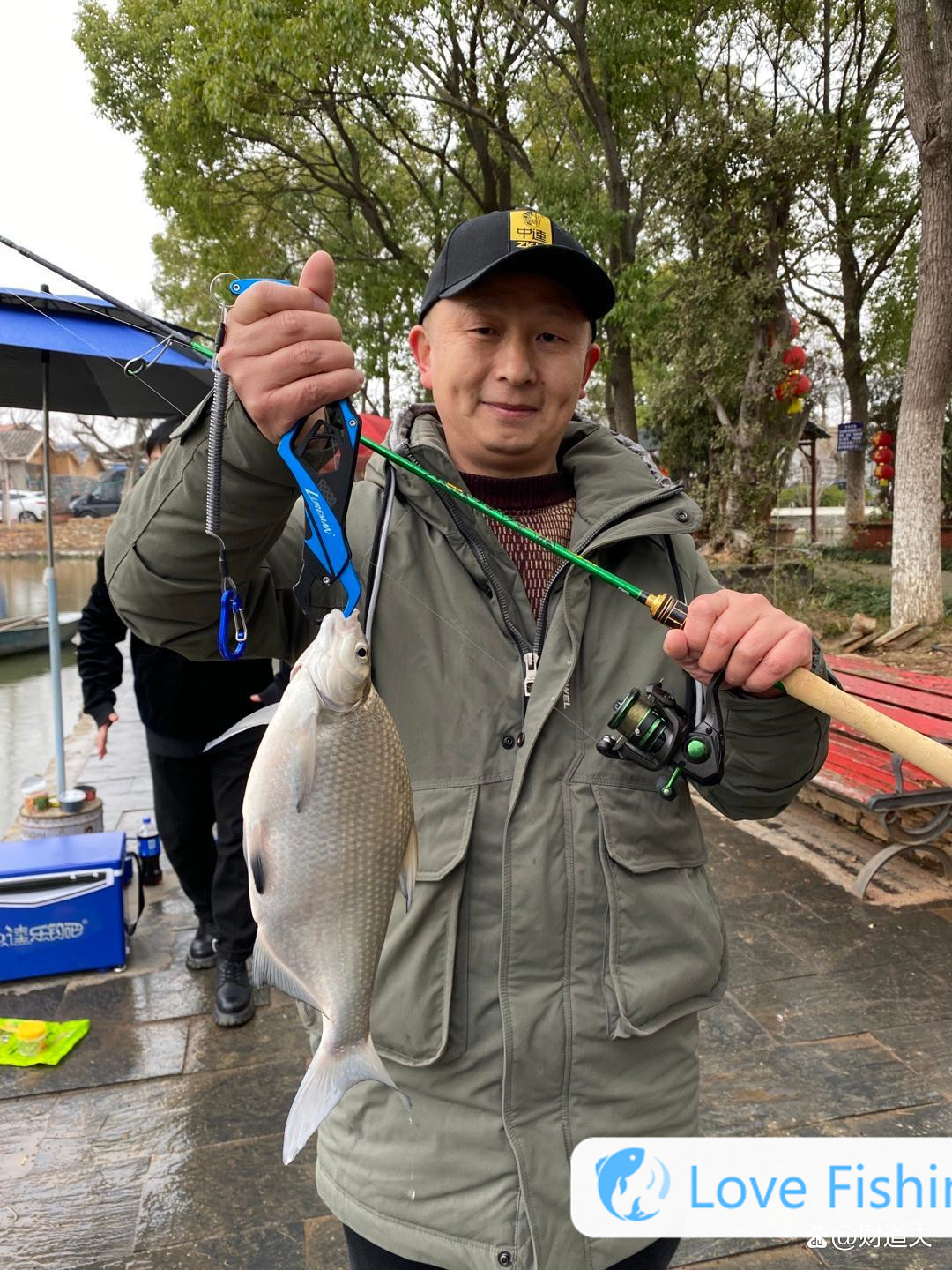 In Spring, When Fishing For Bream In The Reservoir, Master T